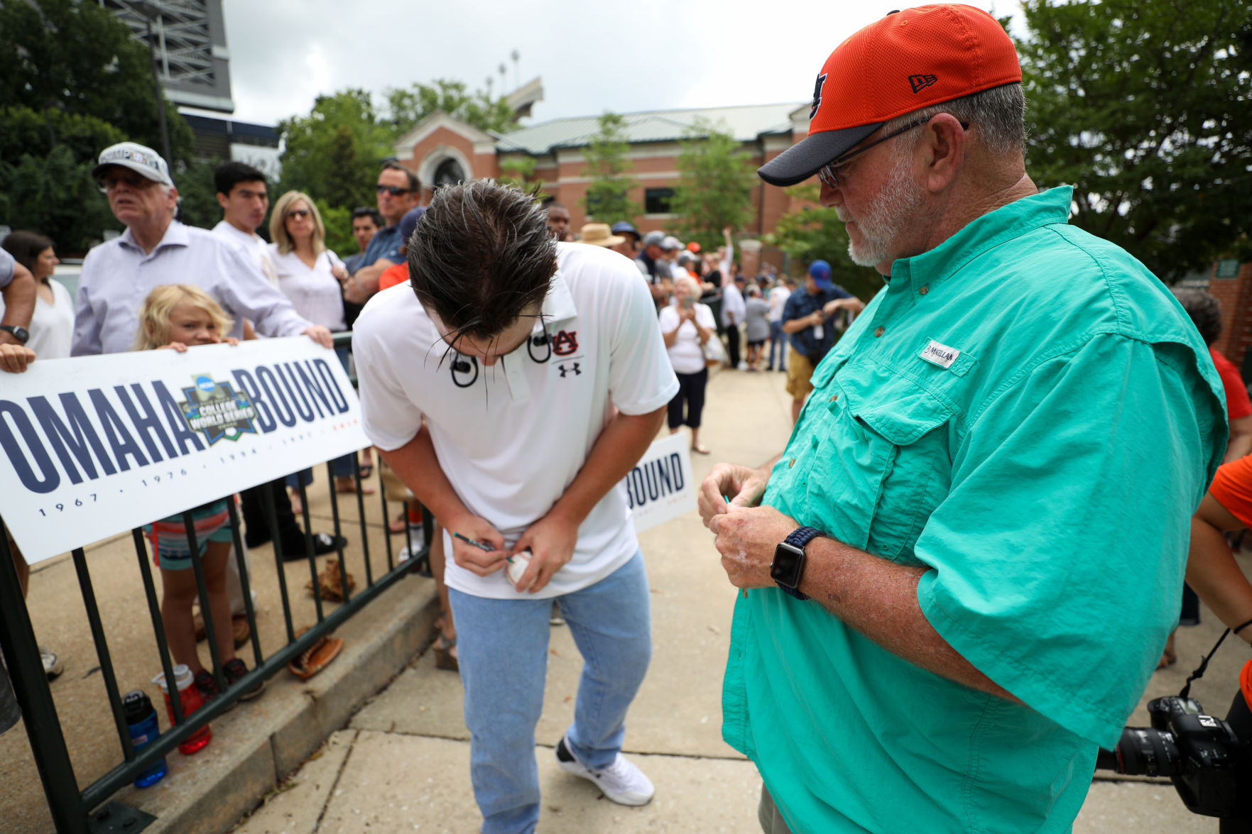 Auburn baseball departs for College World Series in Omaha